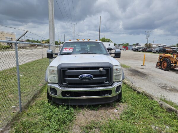 2011 Ford F-550 - Image 3