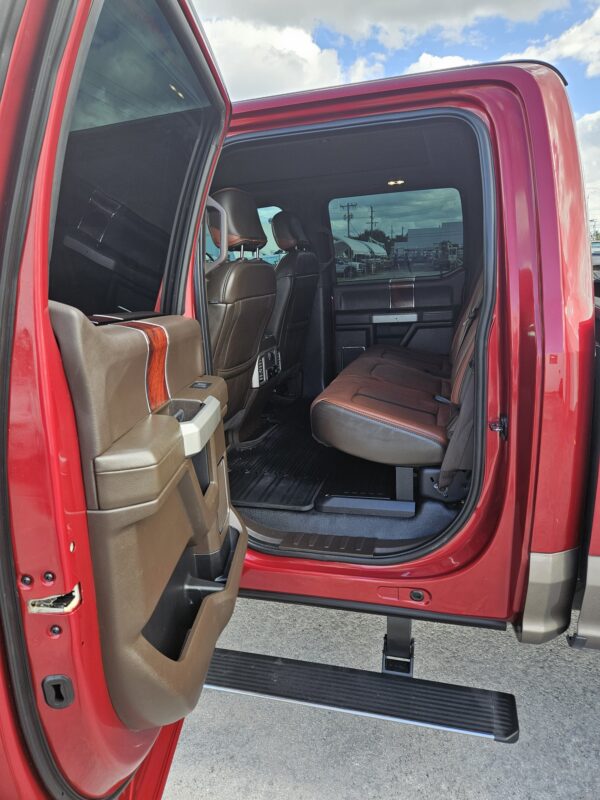 2018 Ford F-350 King Ranch - Image 13