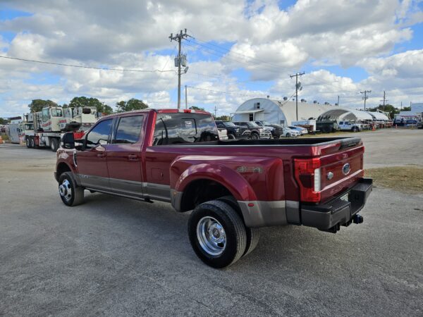 2018 Ford F-350 King Ranch - Image 9