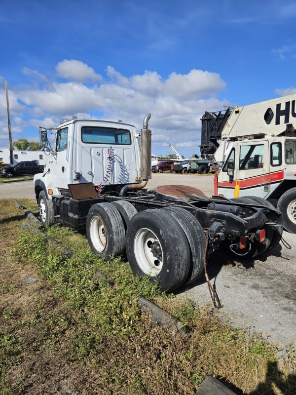 1995 Ford Truck Tractor - Image 9