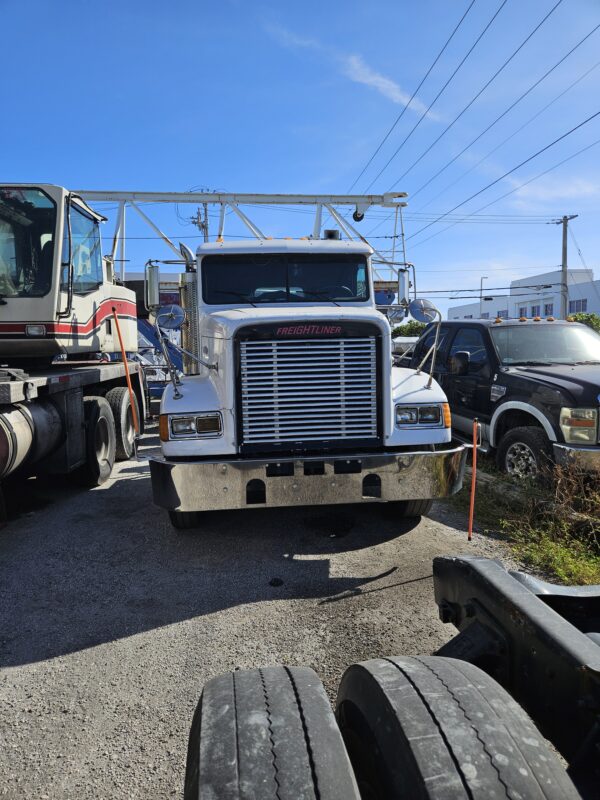 1999 Freightliner Truck-Tractor - Image 10